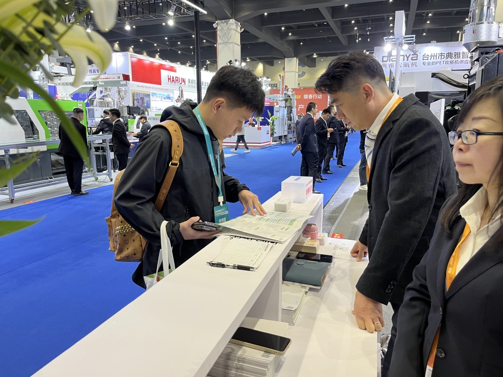 高效注塑、创新领航 | 东华机械携行业前沿技术亮相郑州展